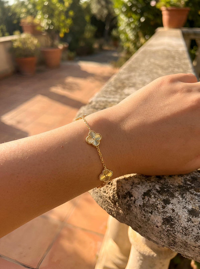 bracelet model 62