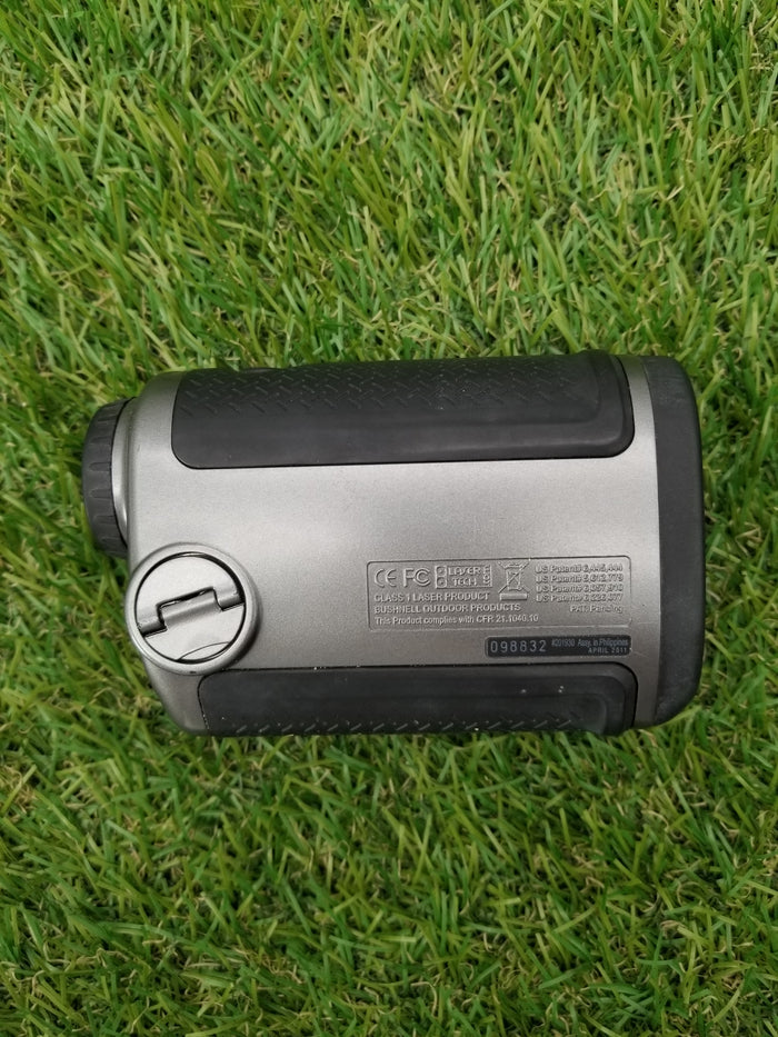 BUSHNELL PRO V2 ULTRA COMPACT 300+ YARD RANGEFINDER 5X MAGNIFICATION +CASE