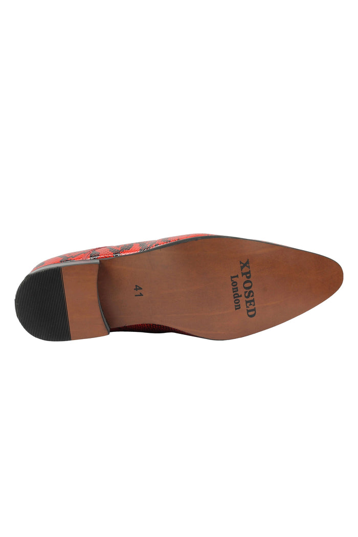 SHINY PATENT FAUX LEATHER SHOES IN RED