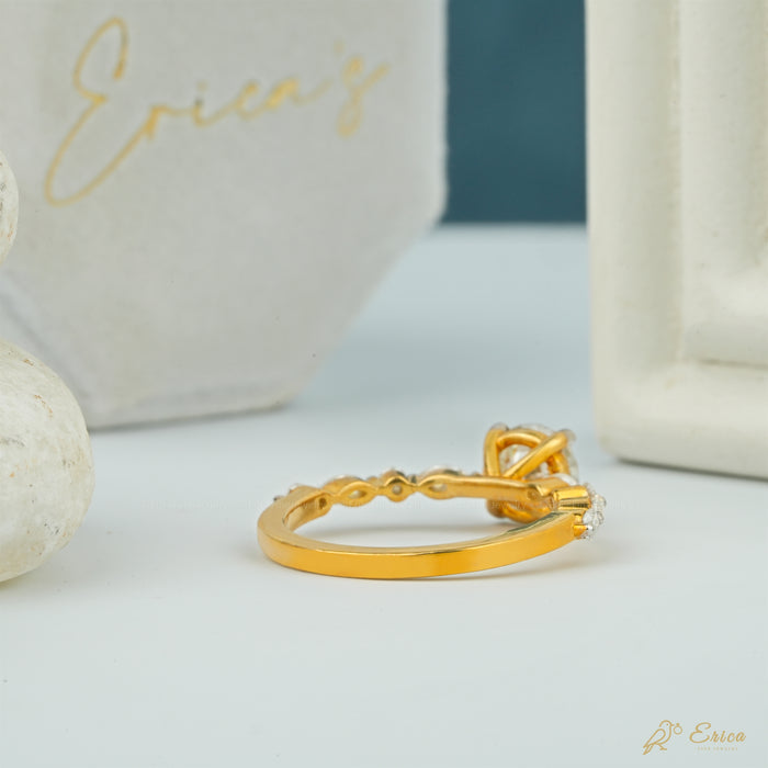The Glow - Pavé Round Lab Grown Diamond Ring